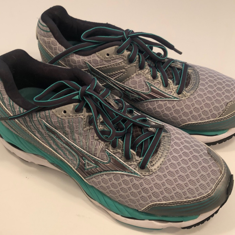 Mizuno running shoes